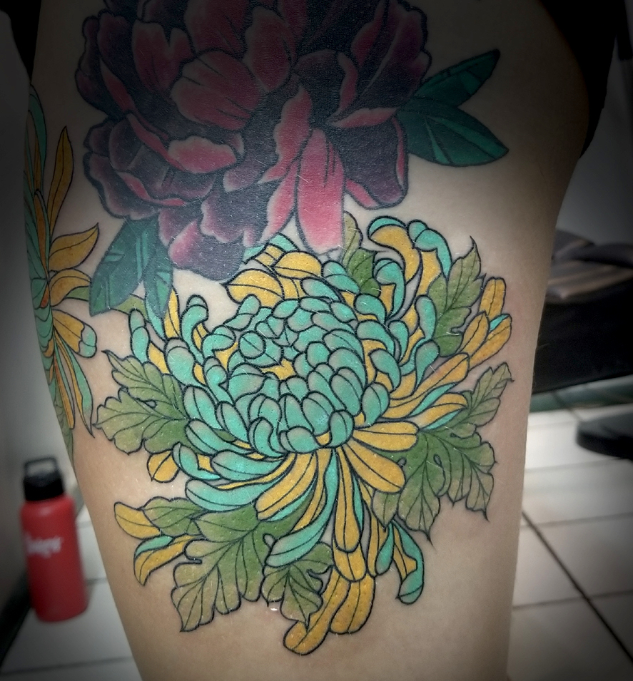 Leg tattoo of flowers